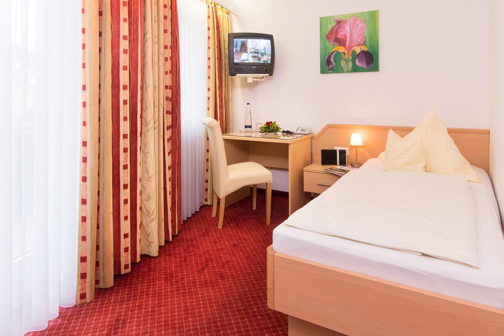 Hotel Garni Regina Oberstdorf Exteriör bild