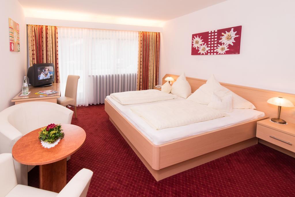 Hotel Garni Regina Oberstdorf Exteriör bild